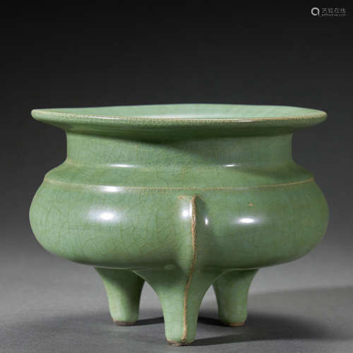 CHINESE LONGQUAN CELADON TRIPOD CENSER