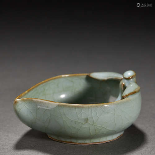 CHINESE LONGQUAN CELADON BRUSH WASHER