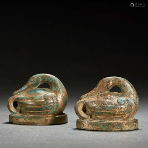 A PAIR OF GILT-BRONZE DUCKS