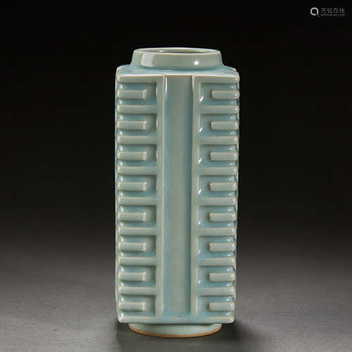 CHINESE LONGQUAN-CELADON CONG TYPE BOTTLE