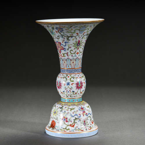 A FAMILLE-ROSE VASE