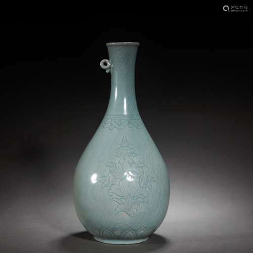 CHINESE CELADON GLAZED VASE