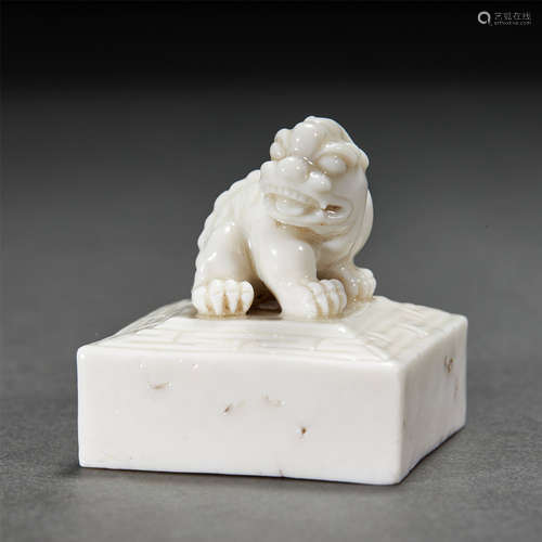 A DING WARE WHITE PORCELAIN BEAST SEAL