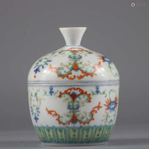 DOUCAI PORCELAIN BOX AND COVER