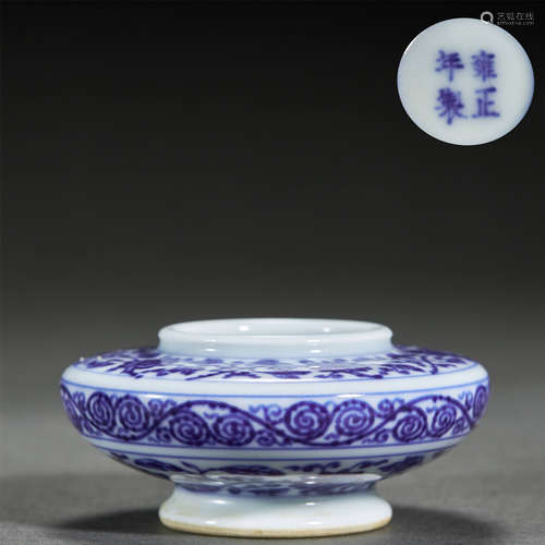 BLUE AND WHITE PORCELAIN WATER POT