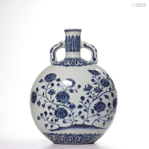 A BLUE AND WHITE GLAZED VASE