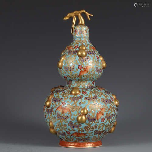 A FAMILLE-ROSE DOUBLE-GOURD VASE