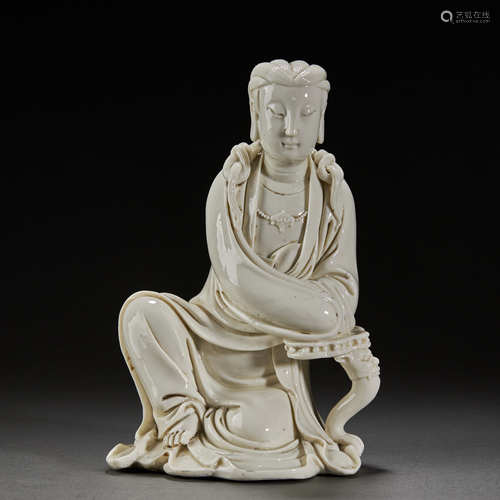 A DEHUA KILN WHITE PORCELAIN BUDDHA STATUE