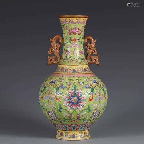 A FAMILLE-ROSE GLAZED VASE