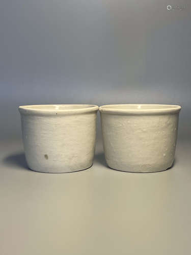 A PAIR OF DING WARE WHITE PORCELAIN TEA CUPS