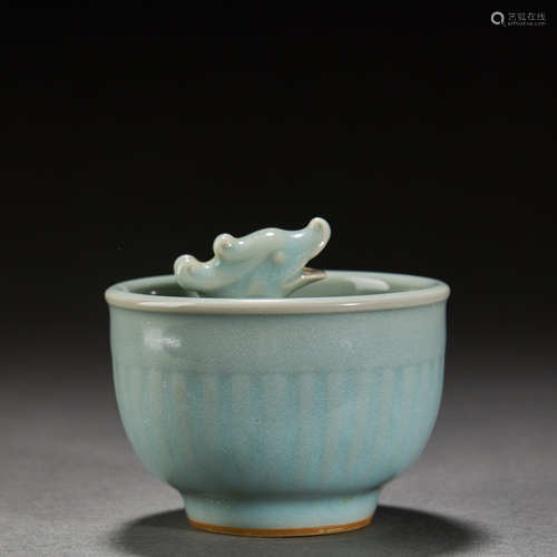 A CELADON-GLAZED DRAGON CUP