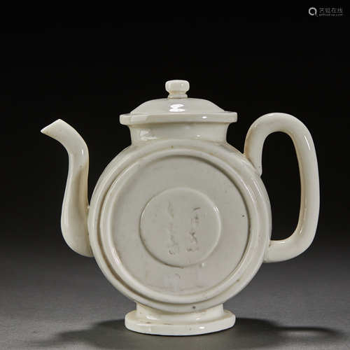 A DEHUA KILN WHITE PORCELAIN TEA POT