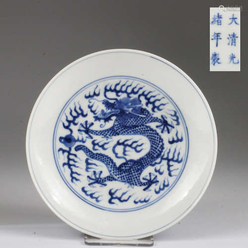 A BLUE AND WHITE GLAZED DRAGON DISH