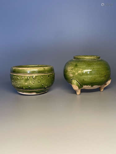 A PAIR OF GREEN-GLAZED POTTERY JAR