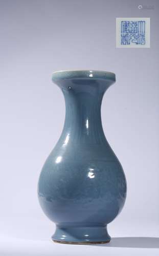 Qing Dynasty Daoguang Era Celadon Glaze Vase