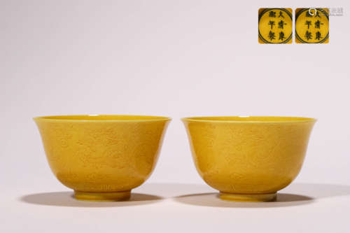 A Pair of Qing Dynastry Kangxi Era Yellow Glaze Bowl