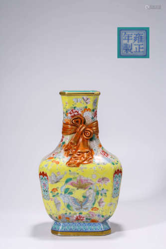 Qing Dynasty Yongzheng Era Famille Rose Die Lian Hua Vase