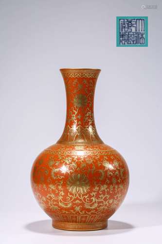 Qing Dynasty Qianlong Era Coral Red Vase