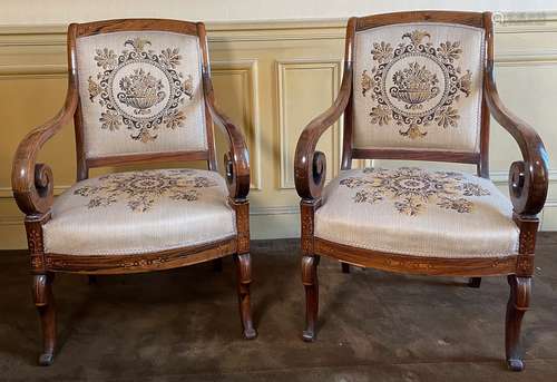 Suite de 4 fauteuils en bois de placage à décor marqueté en ...