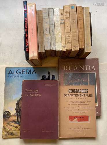 [VOYAGES] Ensemble de 20 volumes et 17 guides du canoëiste.