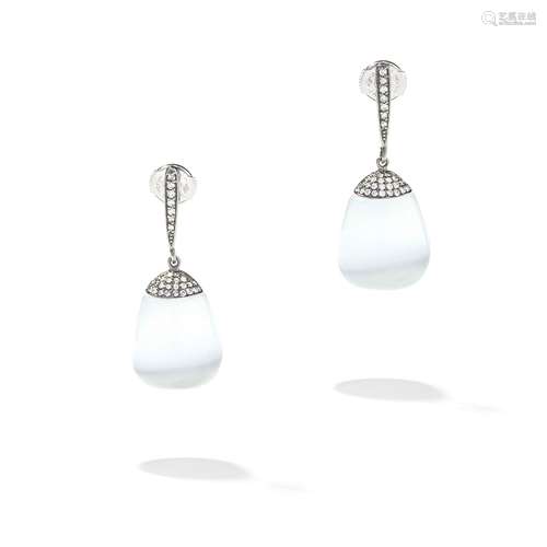 Boucles d'oreilles en or blanc et or noirci 18 ct, chacune o...