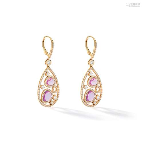 Boucles d'oreilles pendantes en or jaune 18 ct et pavées de ...