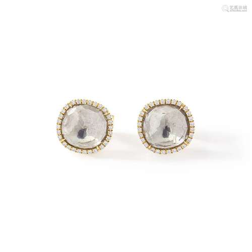 Boucles d'oreilles en or jaune 18 ct, chacune ornée d'une pi...