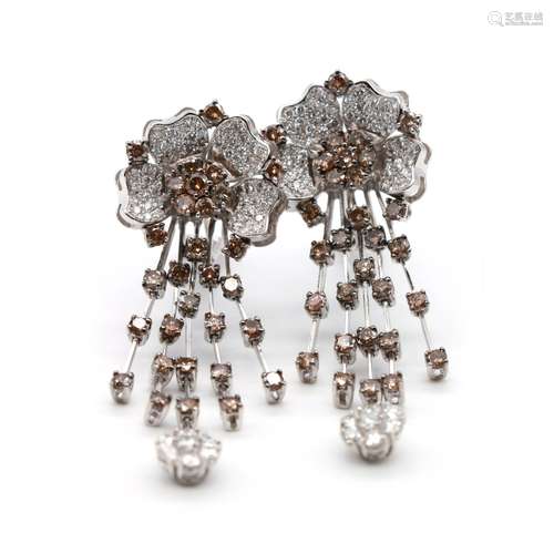 Boucles d'oreilles en or blanc 18 ct et pavage de diamant bl...