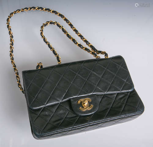 Schwarze gesteppte Vintage Chanel Tasche, Medium Classic (Ti...