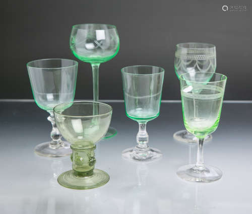 Konvolut von 6 versch. Gläsern (kl. Glassammlung)