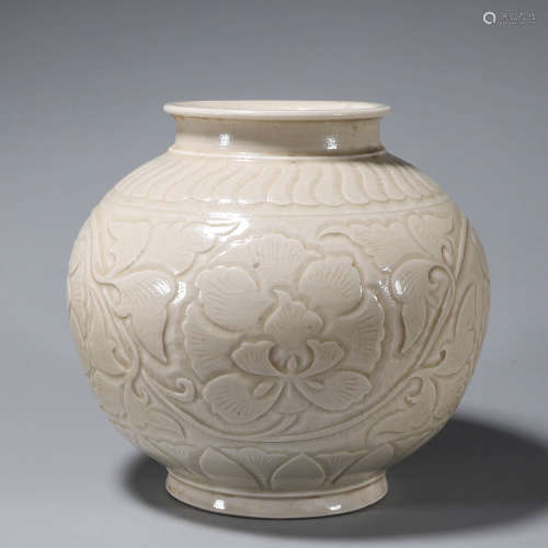 A Ding Kiln Carved Flower Pattern Porcelain Jar