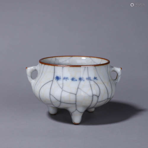 A Ge Type Porcelain Tripod