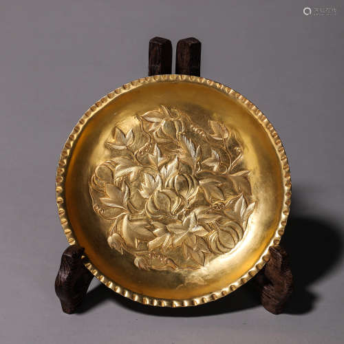 A Glit Flower Pattern Plate