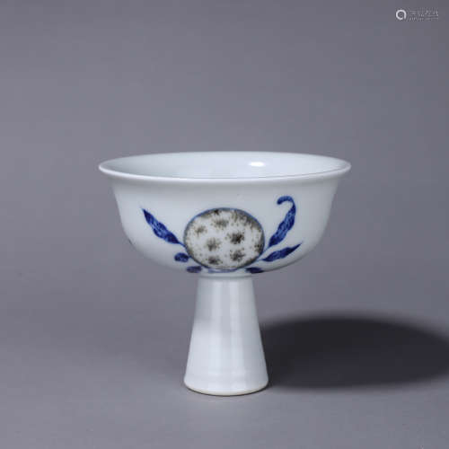 A Red in Blue and White Pomegranate Porcelain High Feet Cup