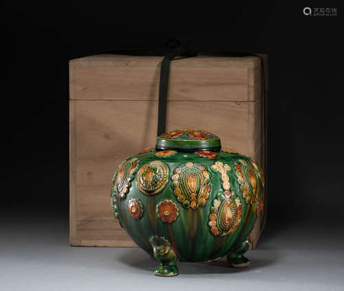 Chinese Tang Dynasty tri-color jar with lid