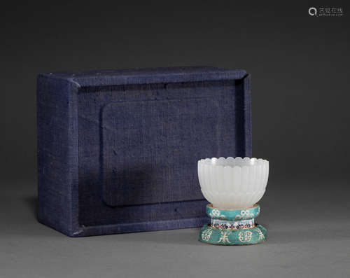 A Jade flower mouth cup from Hetian, Qing Dynasty