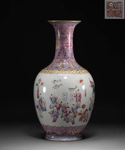 Rose vase in powder enamel from Jiaqing Period, Qing Dynasty...