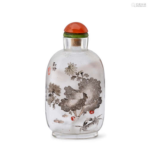 AN INSIDE-PAINTED GLASS SNUFF BOTTLE