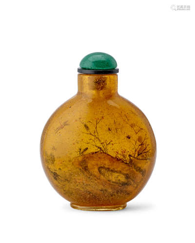 AN INSIDE-PAINTED AMBER GLASS SNUFF BOTTLE