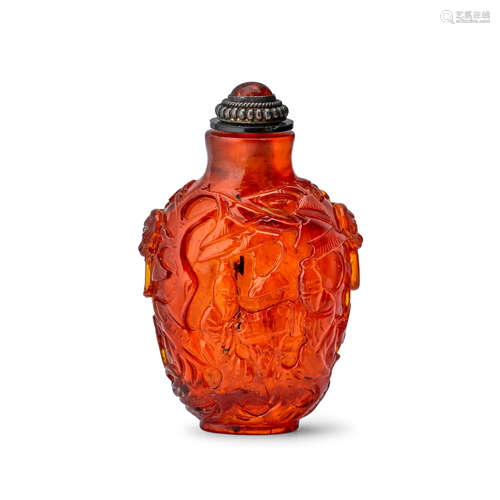 A RELIEF-CARVED AMBER SNUFF BOTTLE