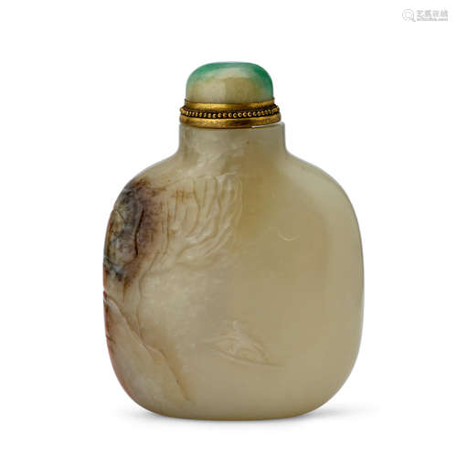 A WHITE AND RUSSET JADE SNUFF BOTTLE