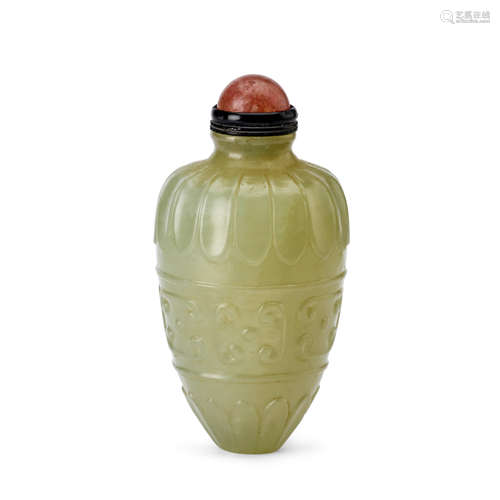 A CELADON-WHITE NEPHRITE SNUFF BOTTLE