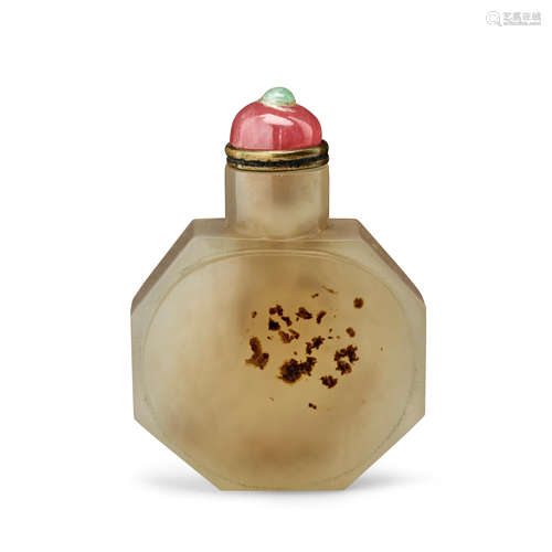 AN UNUSUAL OCTAGONAL DENDRITIC CHALCEDONY SNUFF BOTTLE