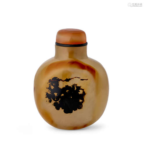 A CHALCEDONY SHADOW AGATE SNUFF BOTTLE