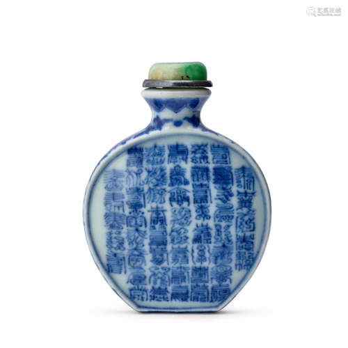 AN IMPERIAL BLUE AND WHITE PORCELAIN SNUFF BOTTLE