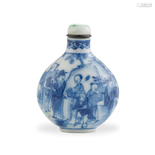 A BLUE AND WHITE PORCELAIN SNUFF BOTTLE