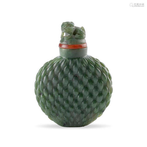 A spinach jade basket-weave snuff bottle