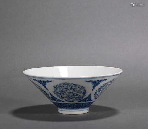 A blue and white 'floral' bowl