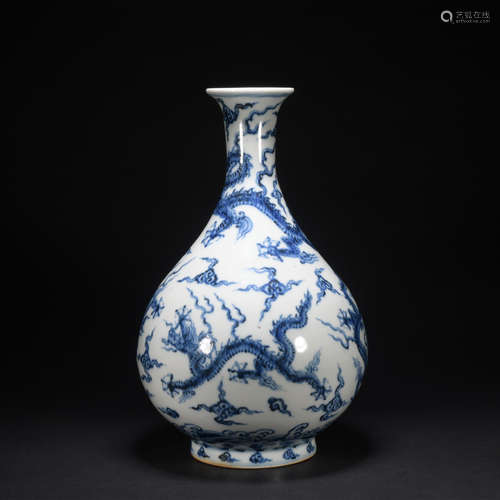 A blue and white 'dragon' pear-shaped vase