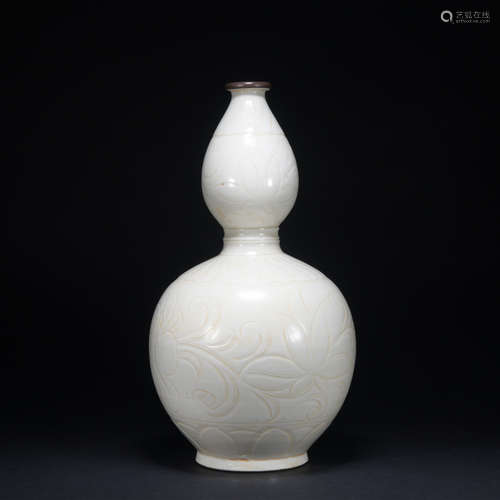 A yao zhou kiln 'floral' gourd-shaped vase